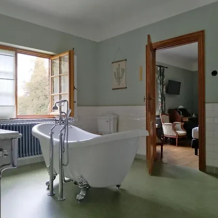 ベッド・アンド・ブレックファスト Het Domherenhuis B&b, Restaurant Calice Heusden-Zolder
